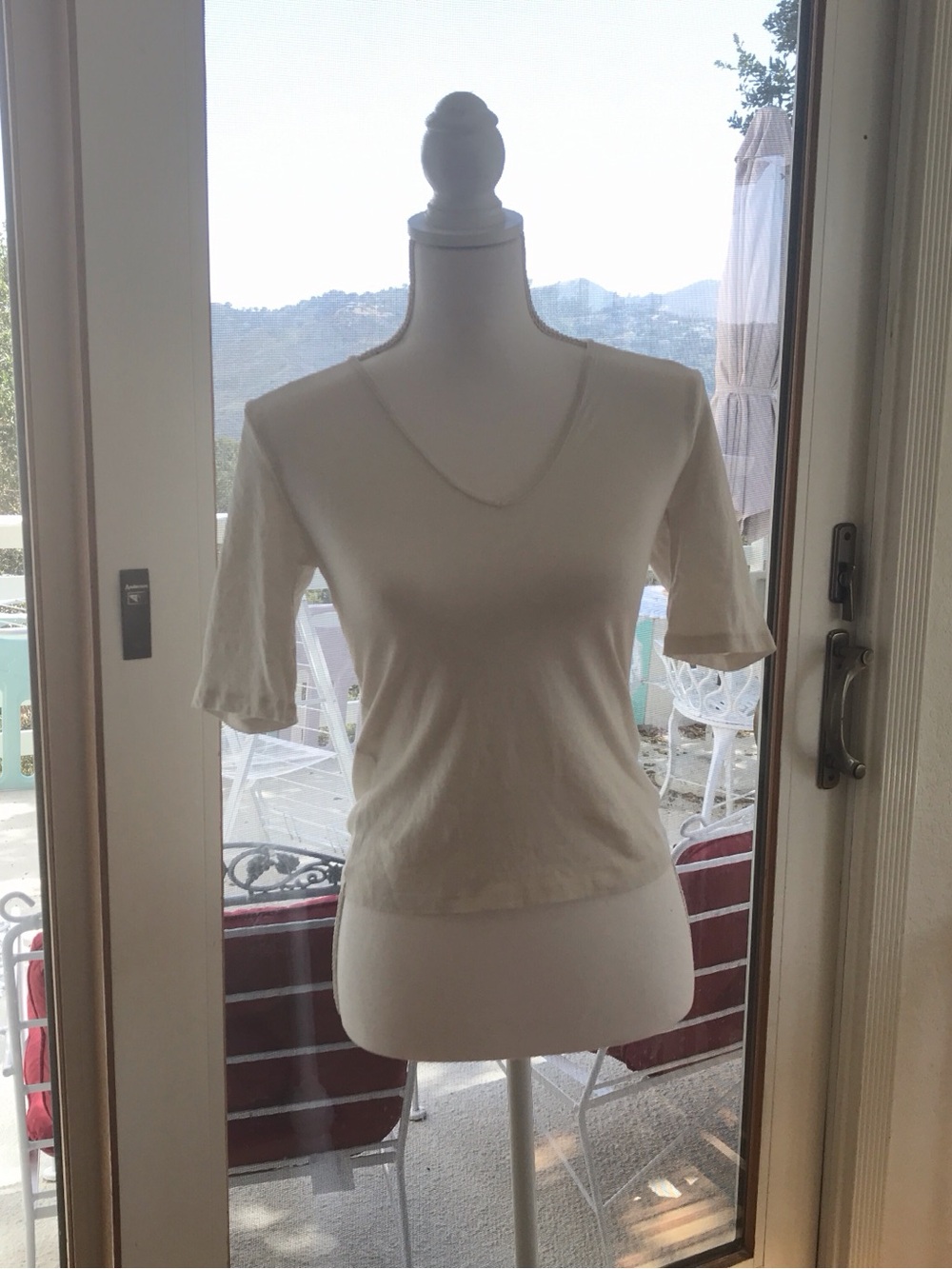 Universal Thread Cream V-Neck Short Sleeve Tee
